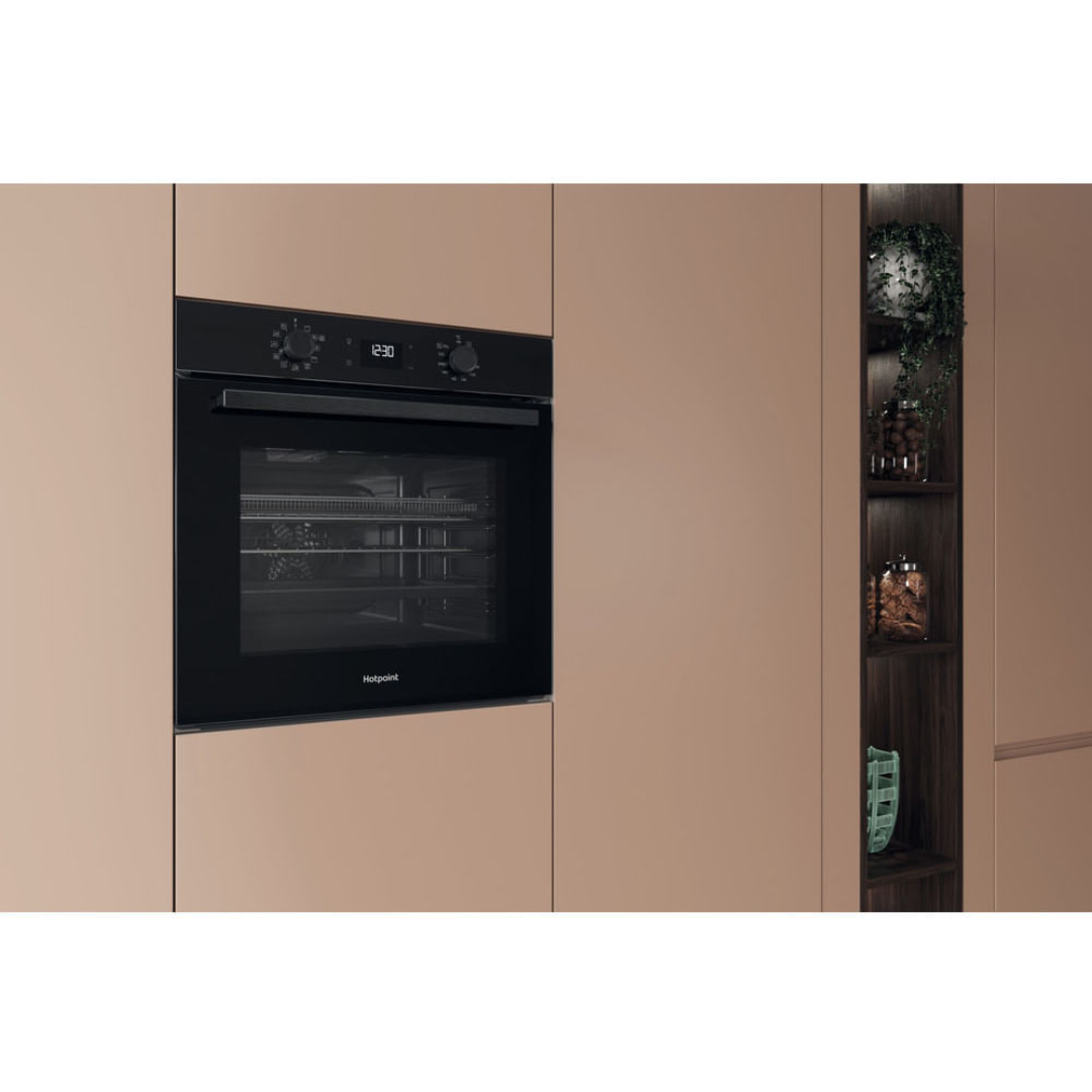 Hotpoint 71L Built-In Electric Oven with Air Fry