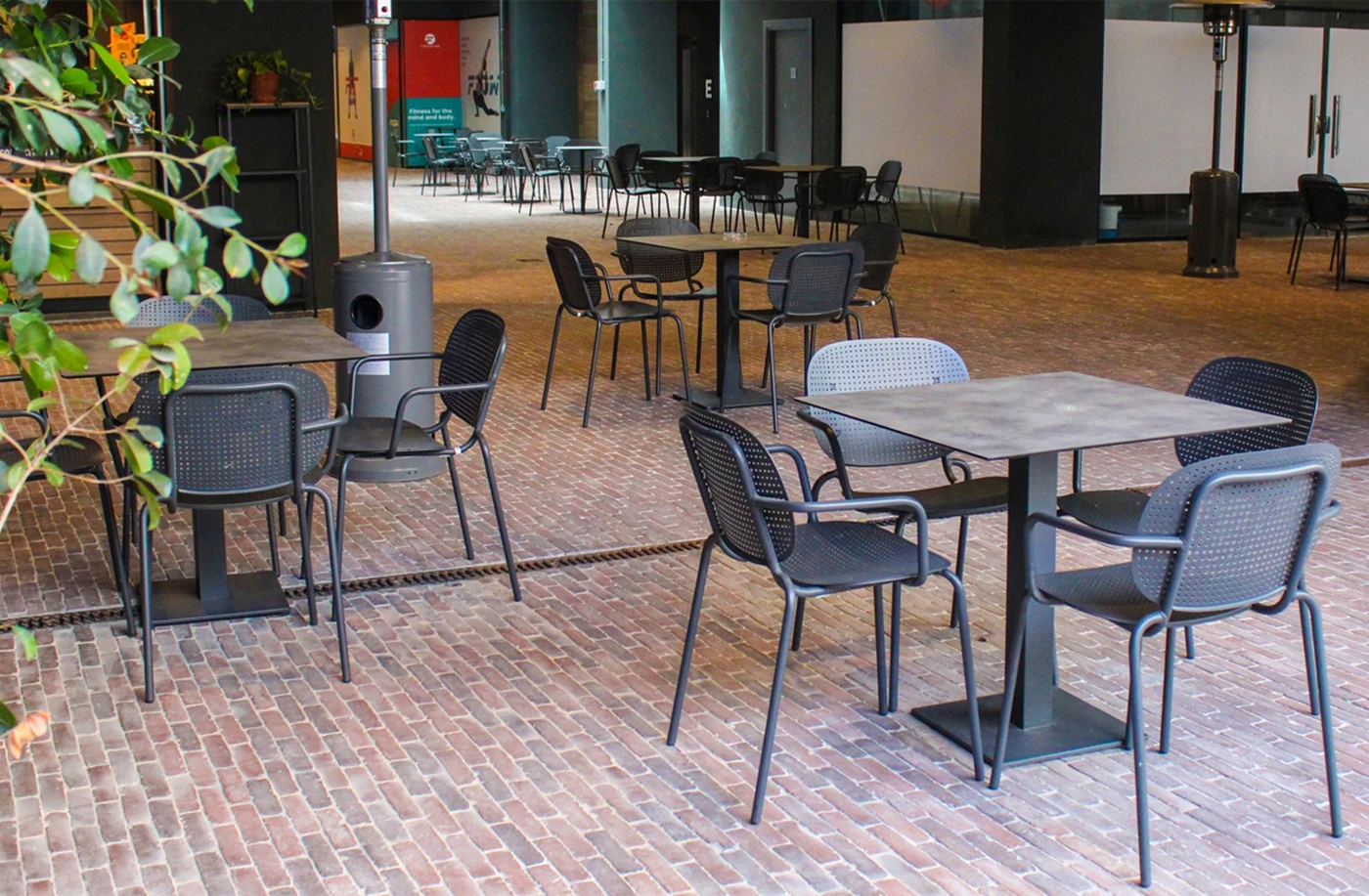 Avenue 77 Outdoor Area gallery image 1